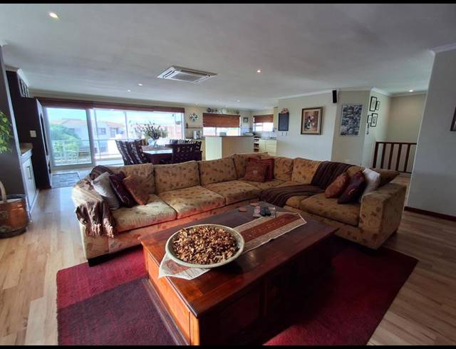 3 BEDROOM HOUSE FOR SALE IN HANNASBAAI